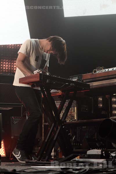 RADIOHEAD - 2012-10-11 - PARIS - Bercy - Jonny Greenwood